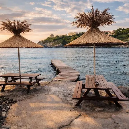 Beachfront With Pool View In شقة