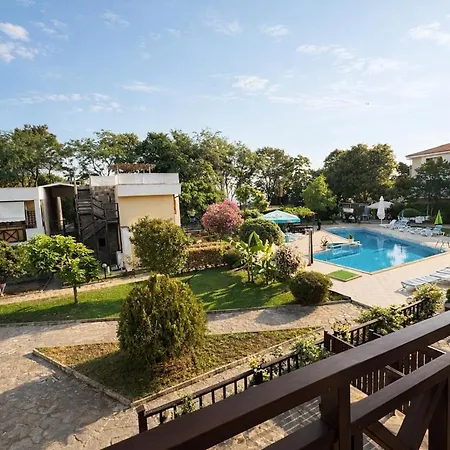 Beachfront With Pool View In Apartamento Sozopol