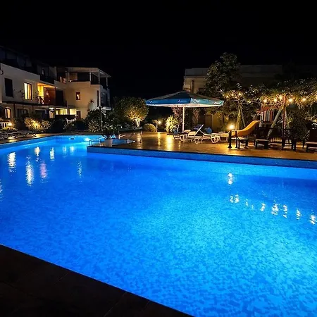 Beachfront With Pool View In Apartamento